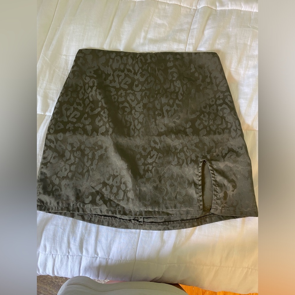 Forever 21 Leopard Print Olive Green Skirt Size xs